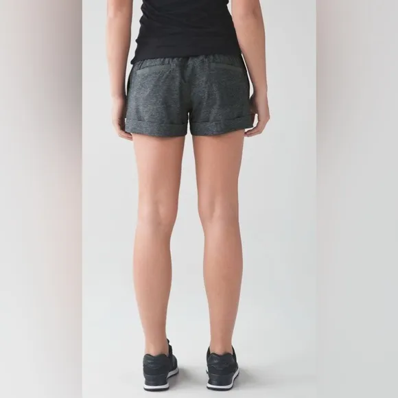 22. Lululemon Spring Break Away Short II- Heathered Texture Printed Grey/ Size 4