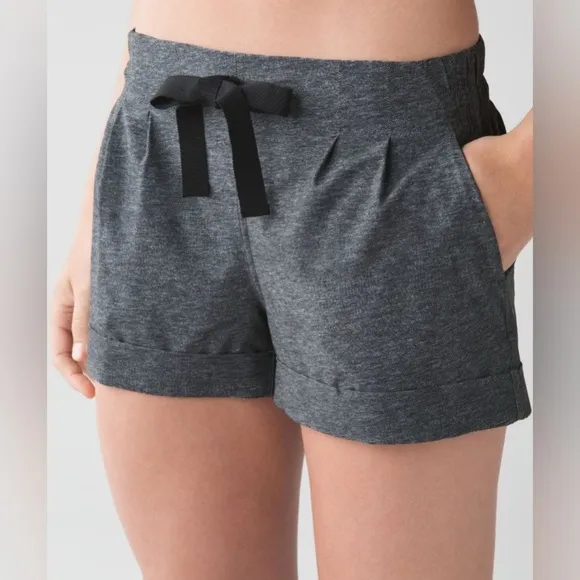 22. Lululemon Spring Break Away Short II- Heathered Texture Printed Grey/ Size 4