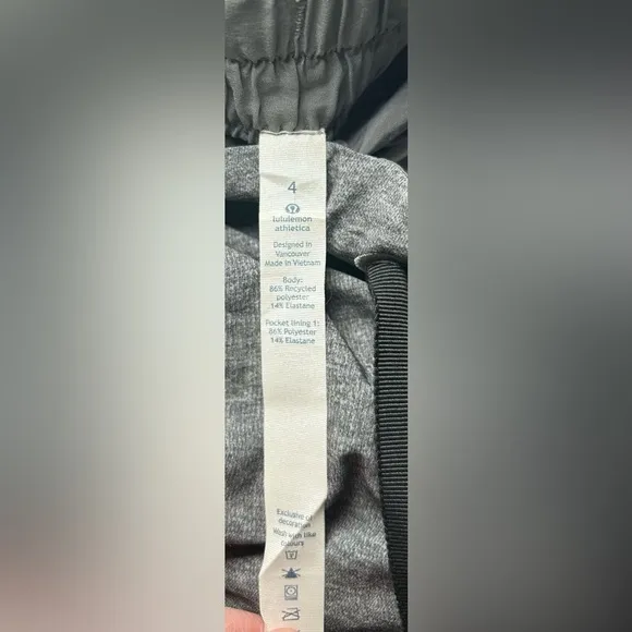 22. Lululemon Spring Break Away Short II- Heathered Texture Printed Grey/ Size 4