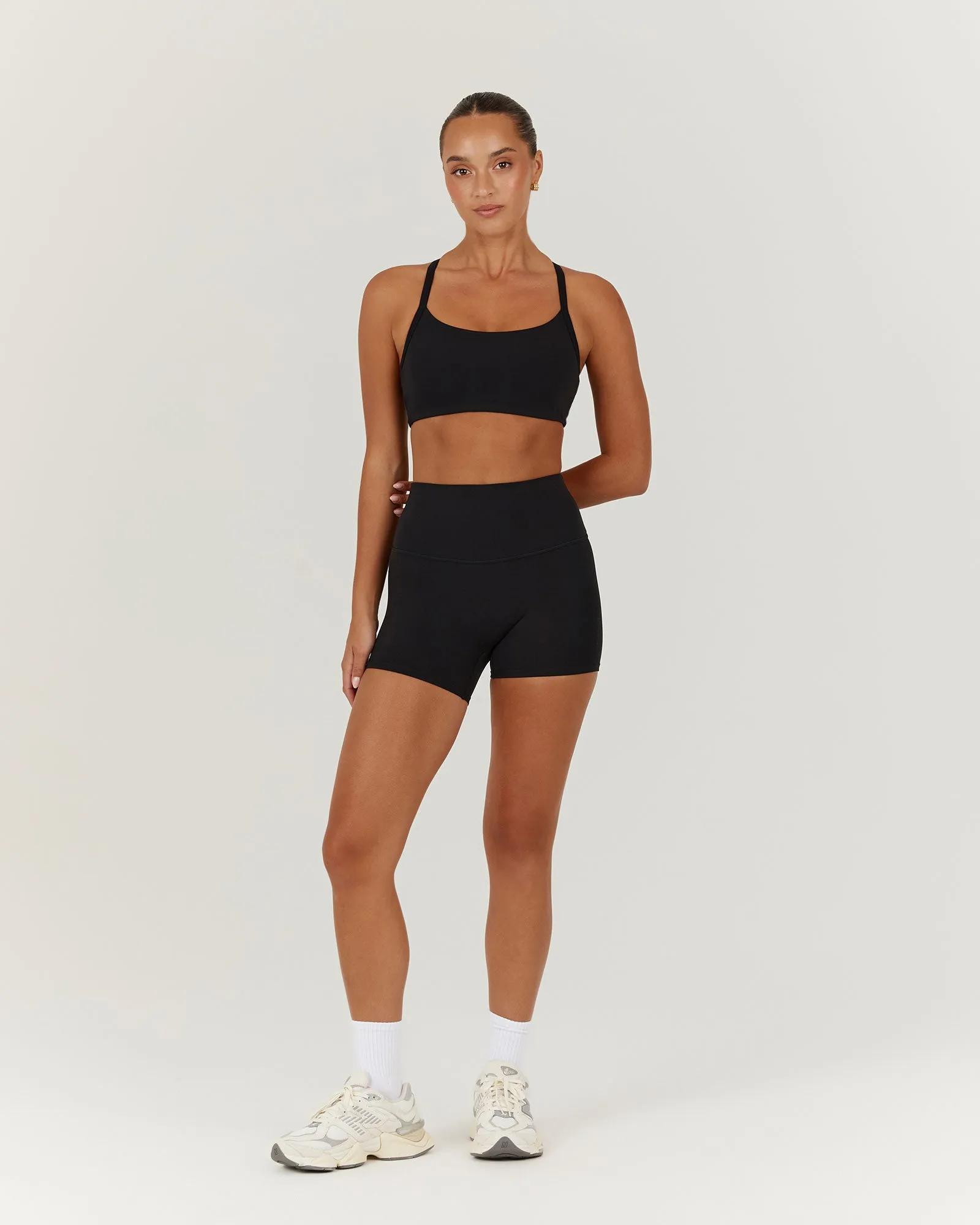 AIRE SHORTS 4" - BLACK