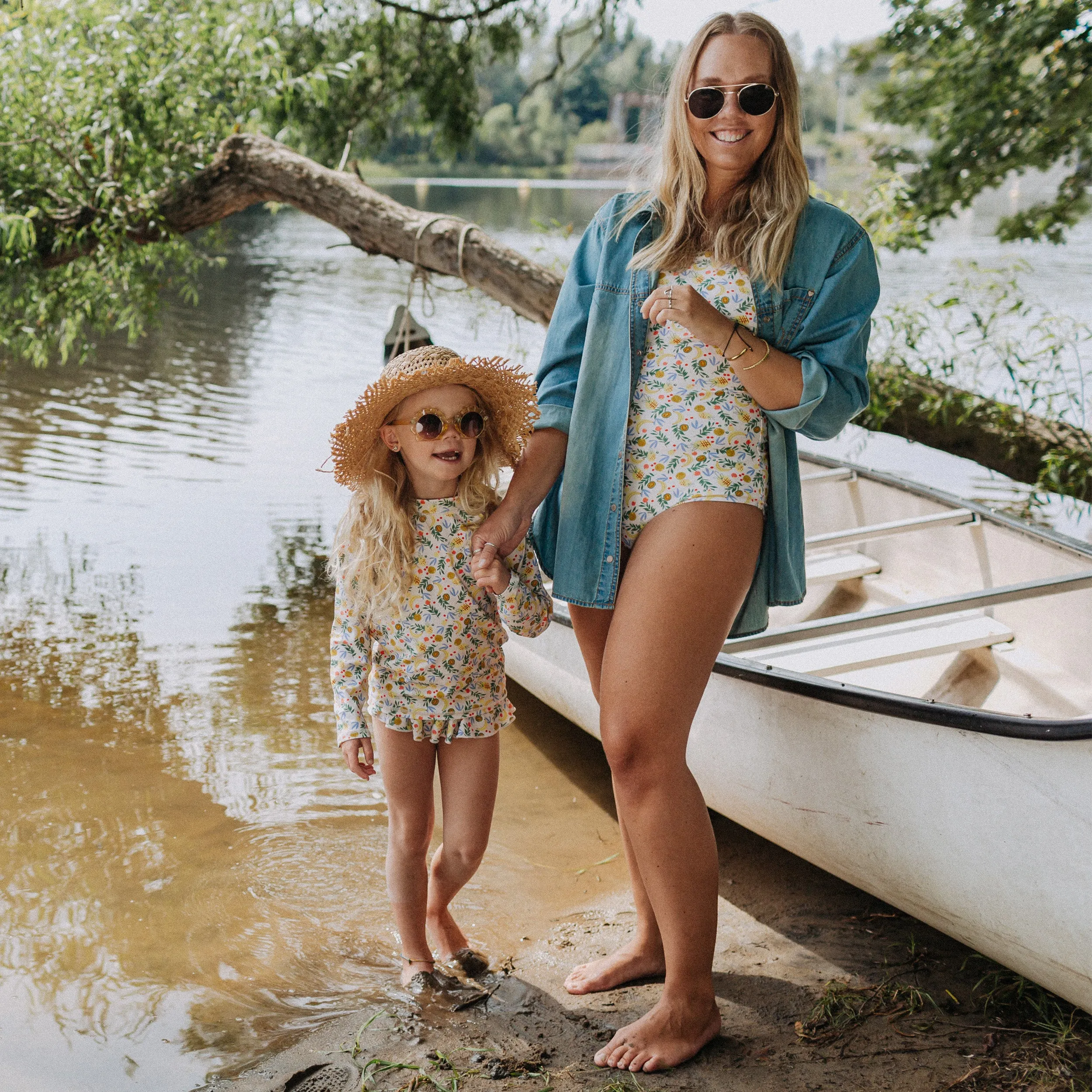 Culotte de bain avec volant et motifs tropicaux, enfant || Bathing short with ruffle and tropical patterns, child
