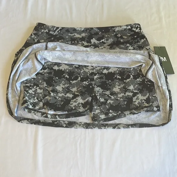 Ibkul Swing Skort in Camo Grey Size M