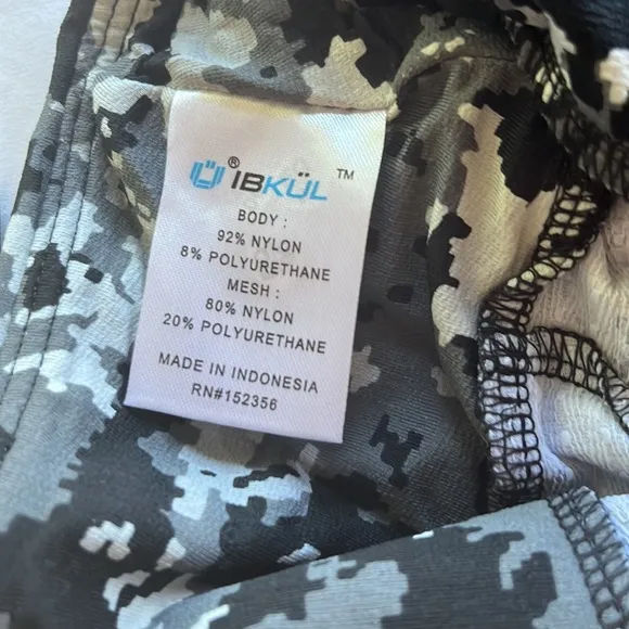 Ibkul Swing Skort in Camo Grey Size M