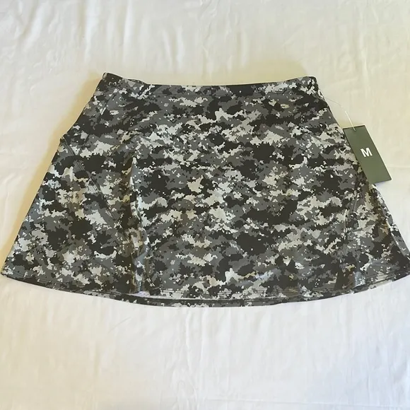 Ibkul Swing Skort in Camo Grey Size M